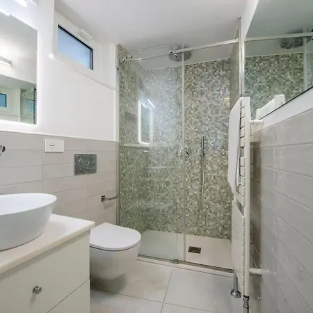 Esther House Apartment *