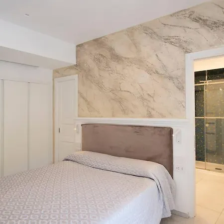 Esther House Apartment *