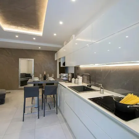 Esther House Apartment